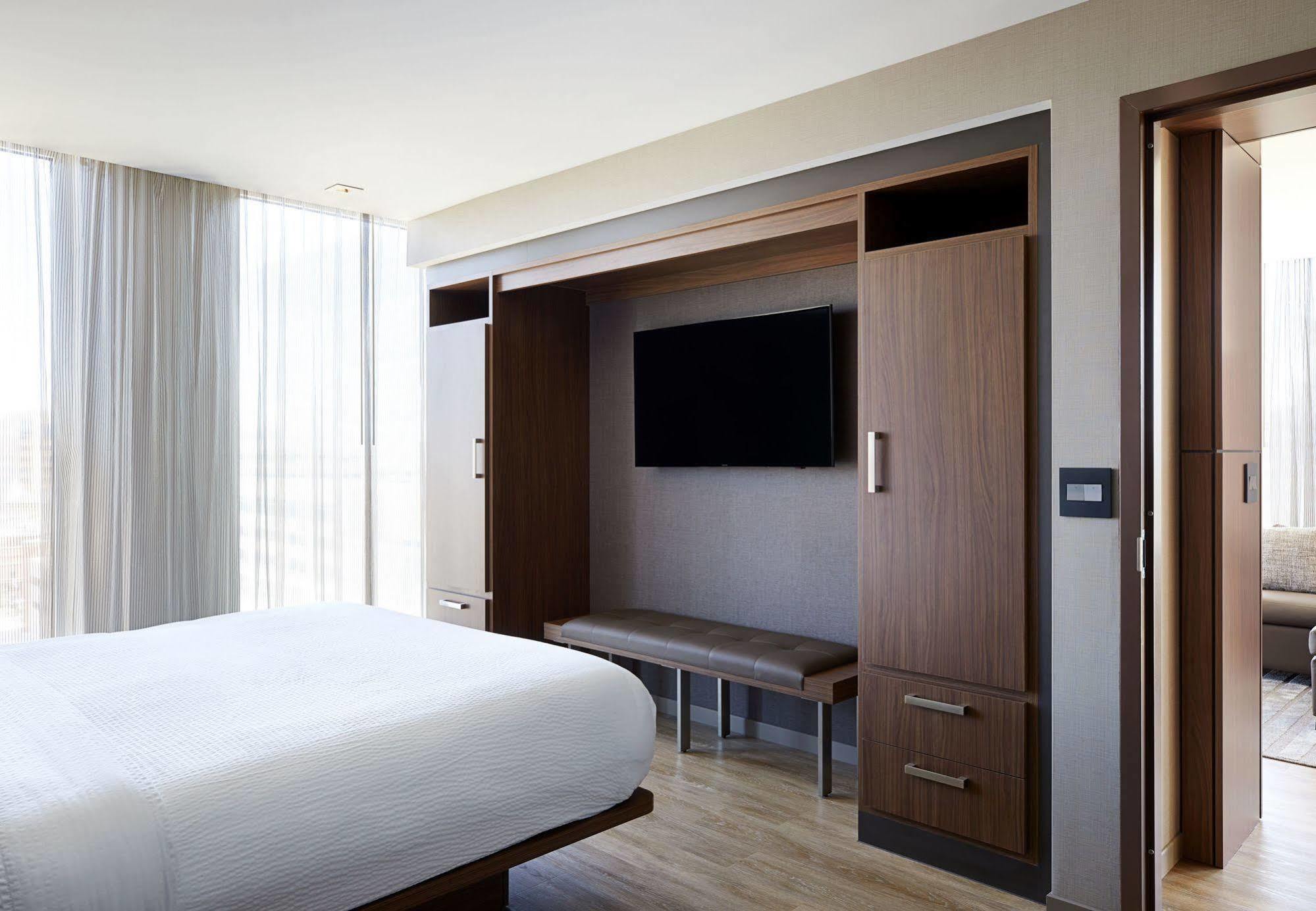 Ac Hotel By Marriott Madison Downtown Buitenkant foto